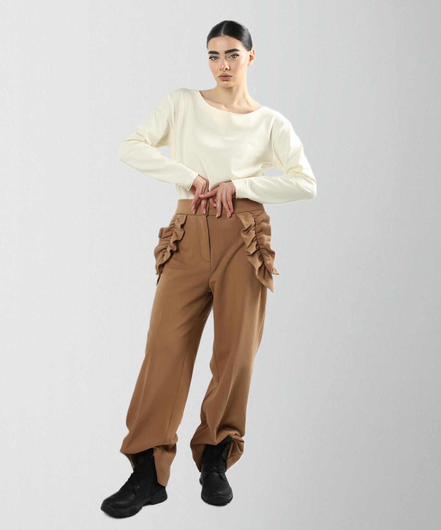 Jersey pants with ruffle pockets