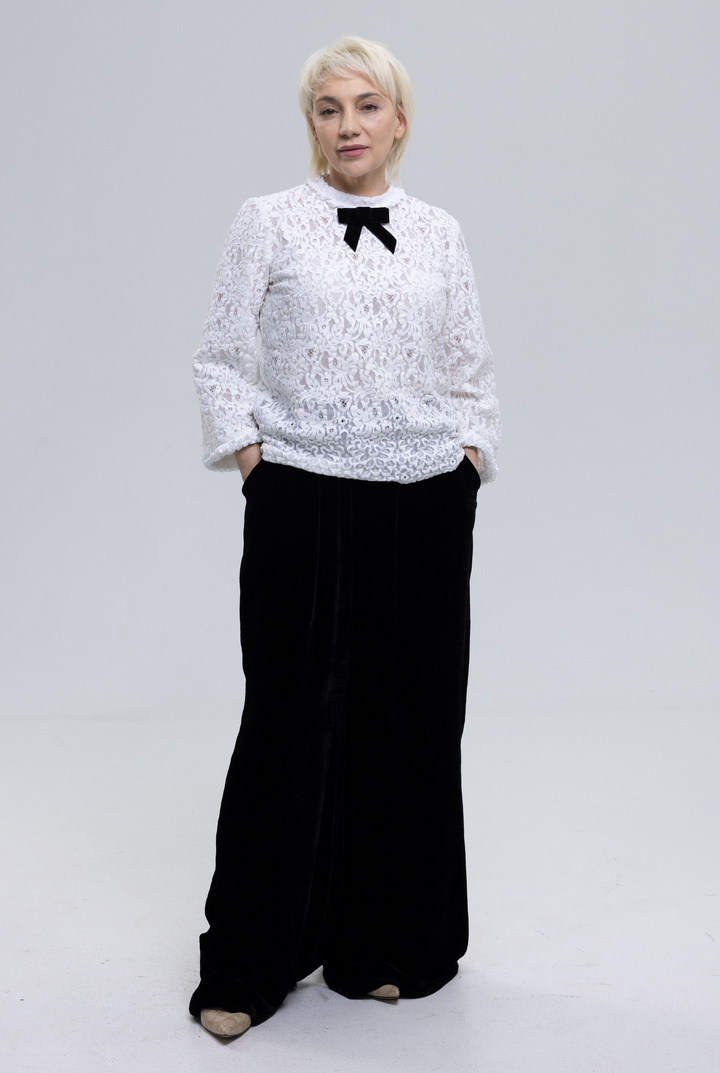 Velvet Bow Tie Thick Lace Blouse