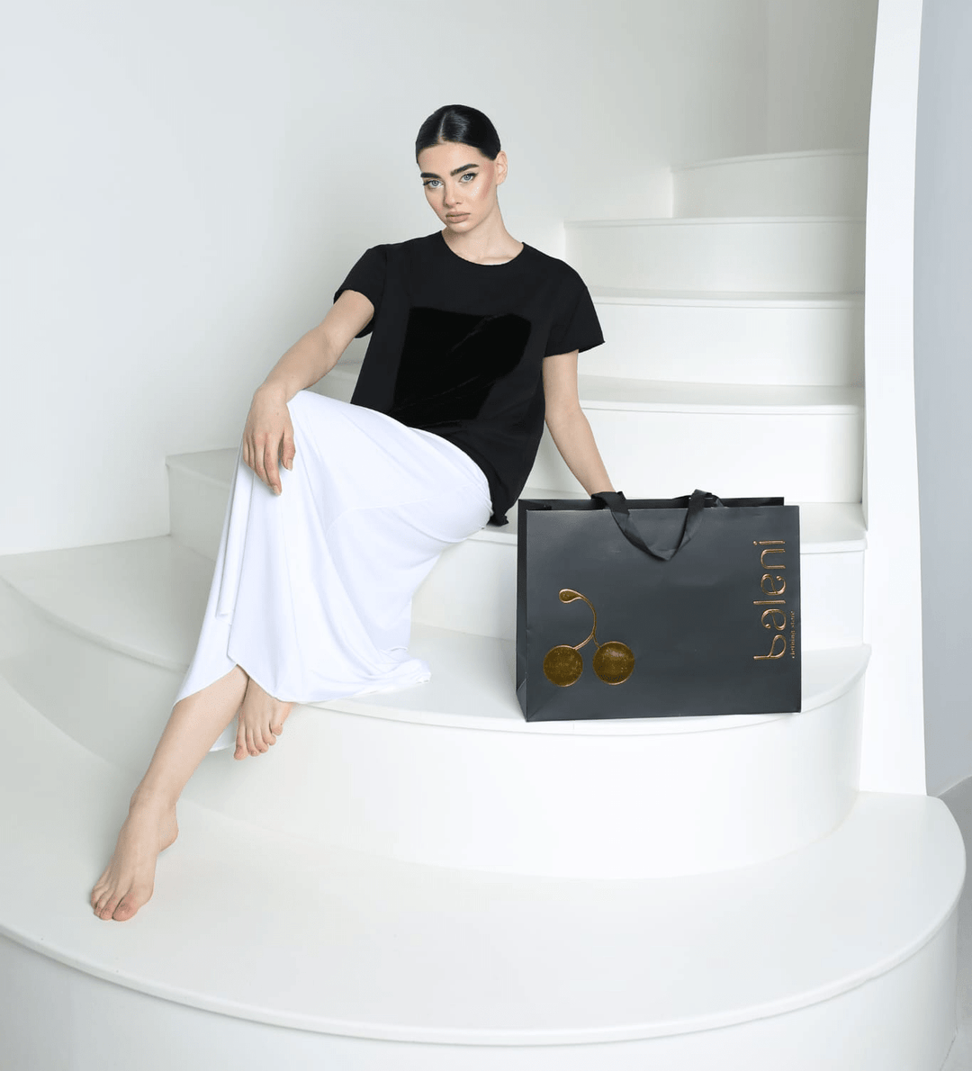 Black cotton t-shirt with raw edges - Baleni