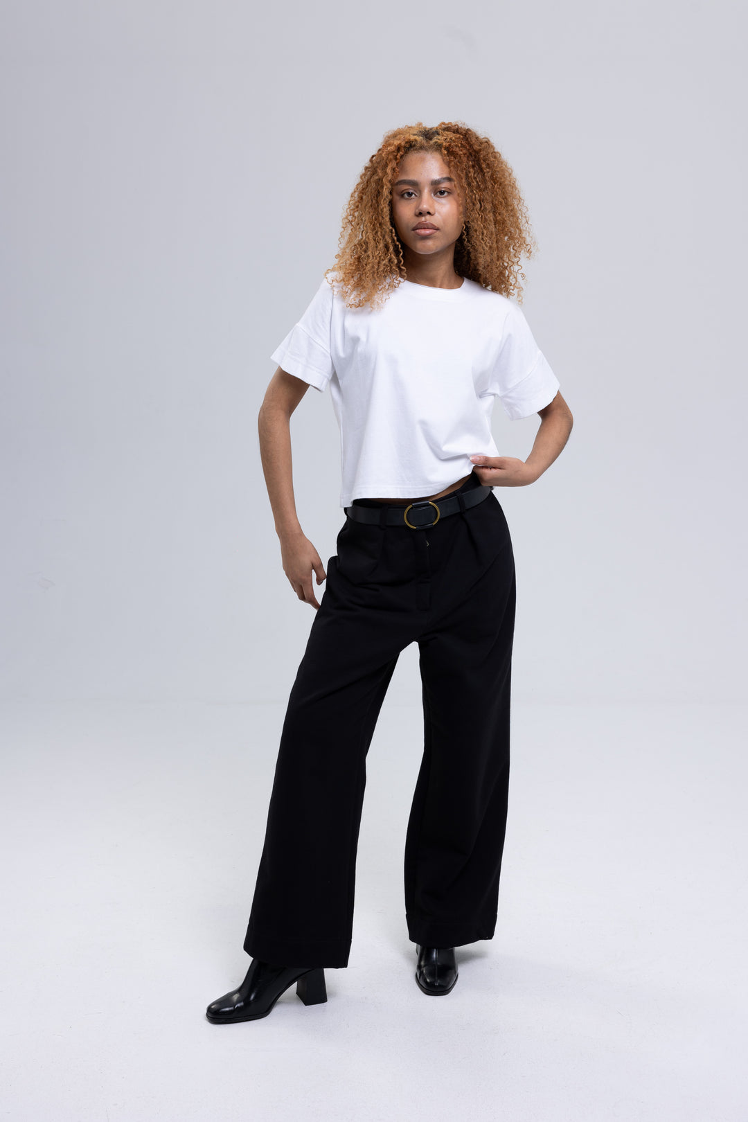 Black pleated pants with high waist and wide leg - Baleni