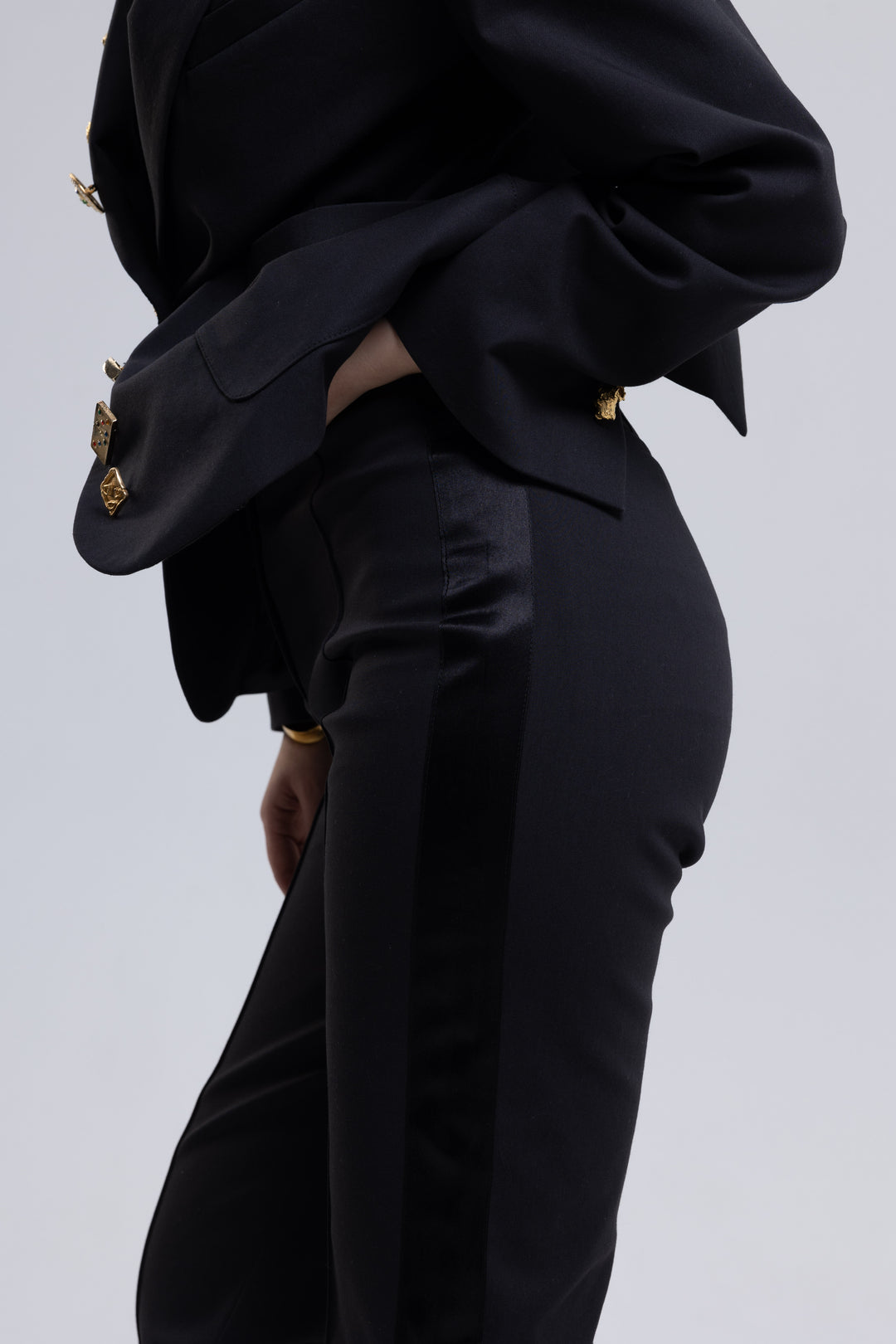 Black suit for women, single-breasted blazer with patch pockets - Baleni