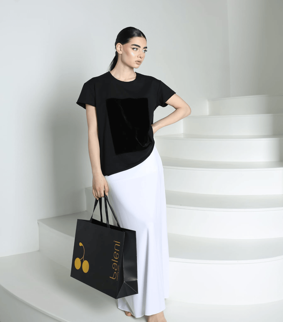 Black t-shirt for women with silk velvet patch - Baleni