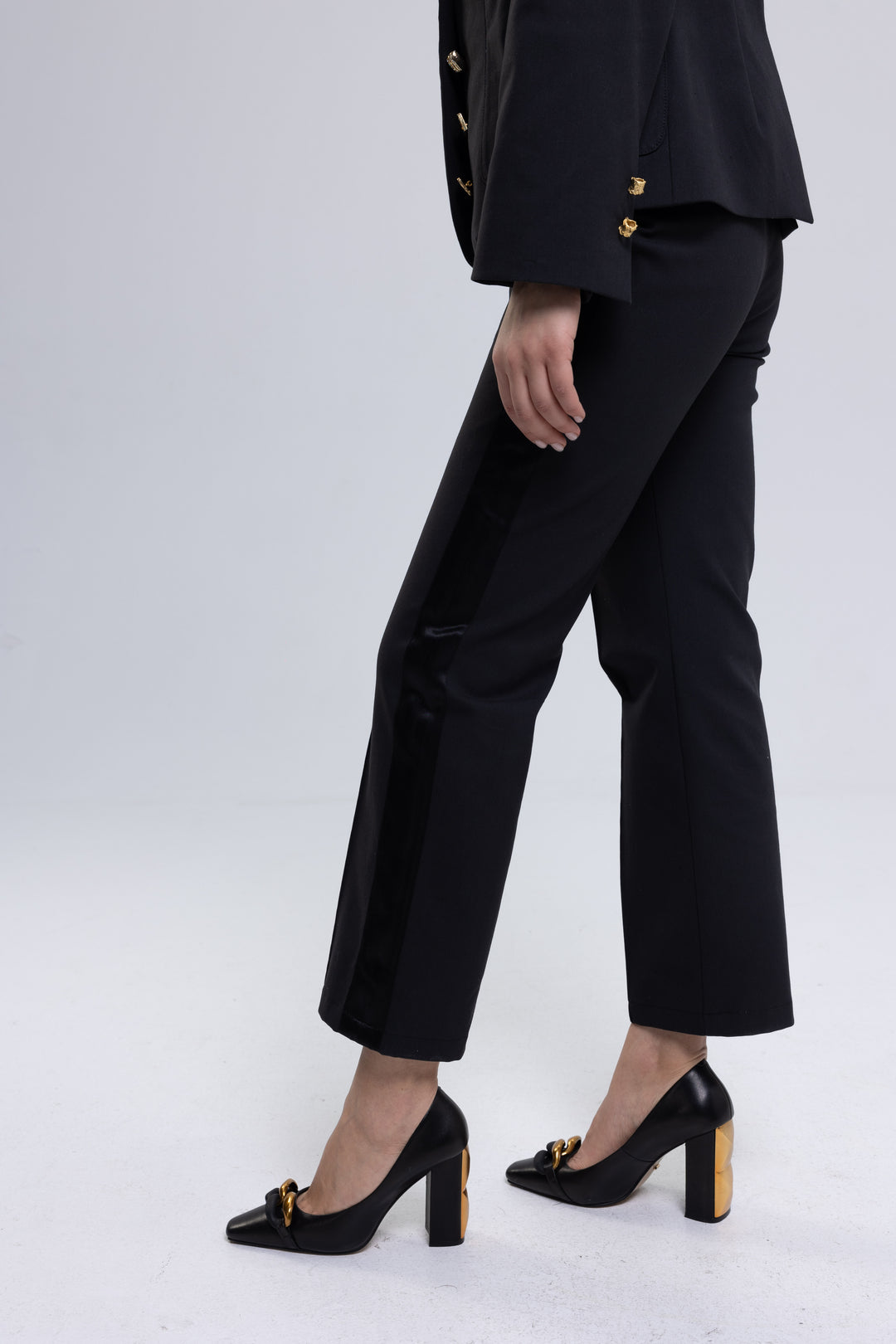 Black tailored blazer with notched lapel and large decorative buttons - Baleni