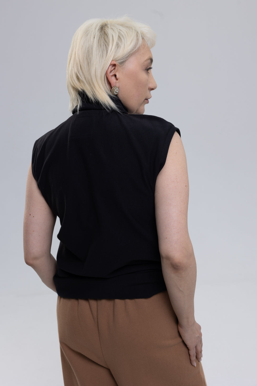 Black turtleneck tank top with gold logo - Baleni