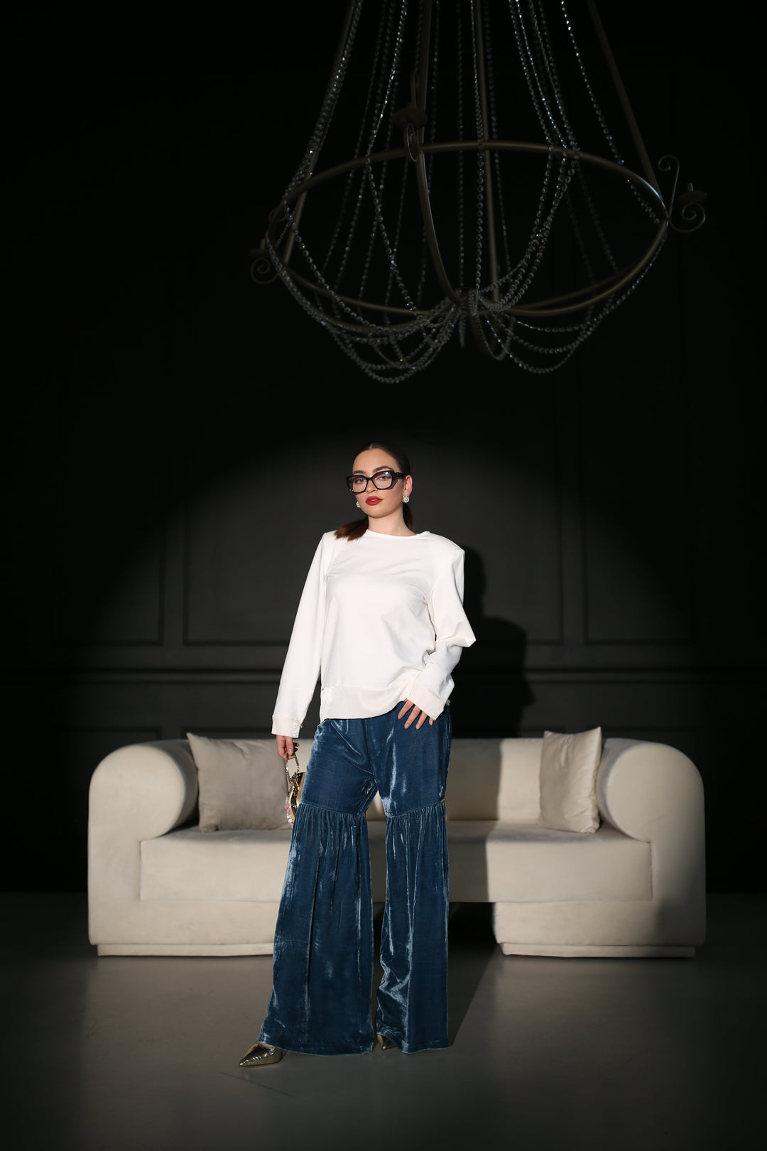 Cream-toned blouse with silk velvet cuffs - Baleni
