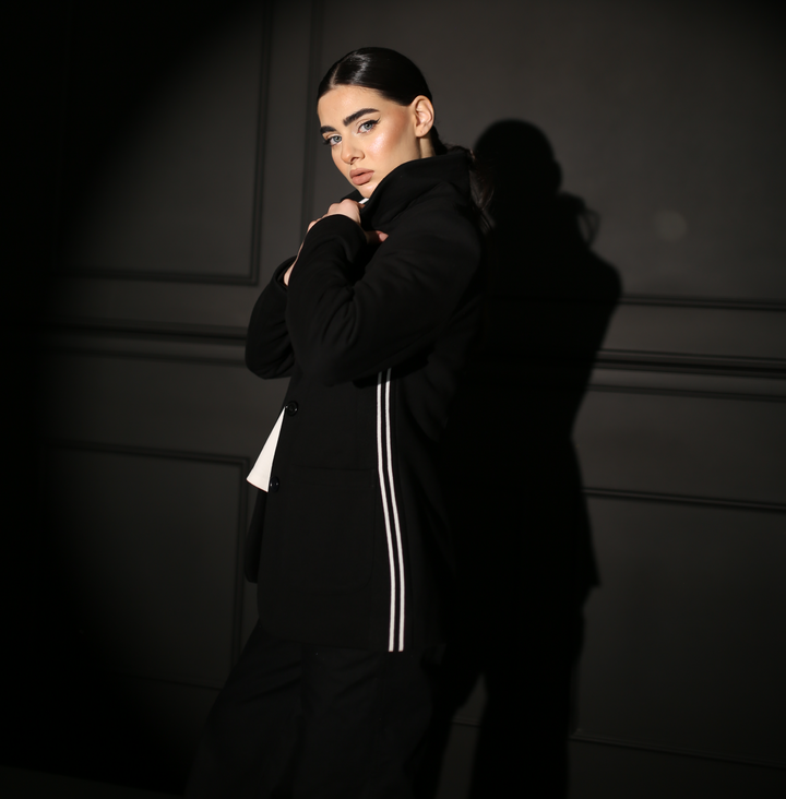 Fitted black blazer with side ribs and dropped shoulders - Baleni