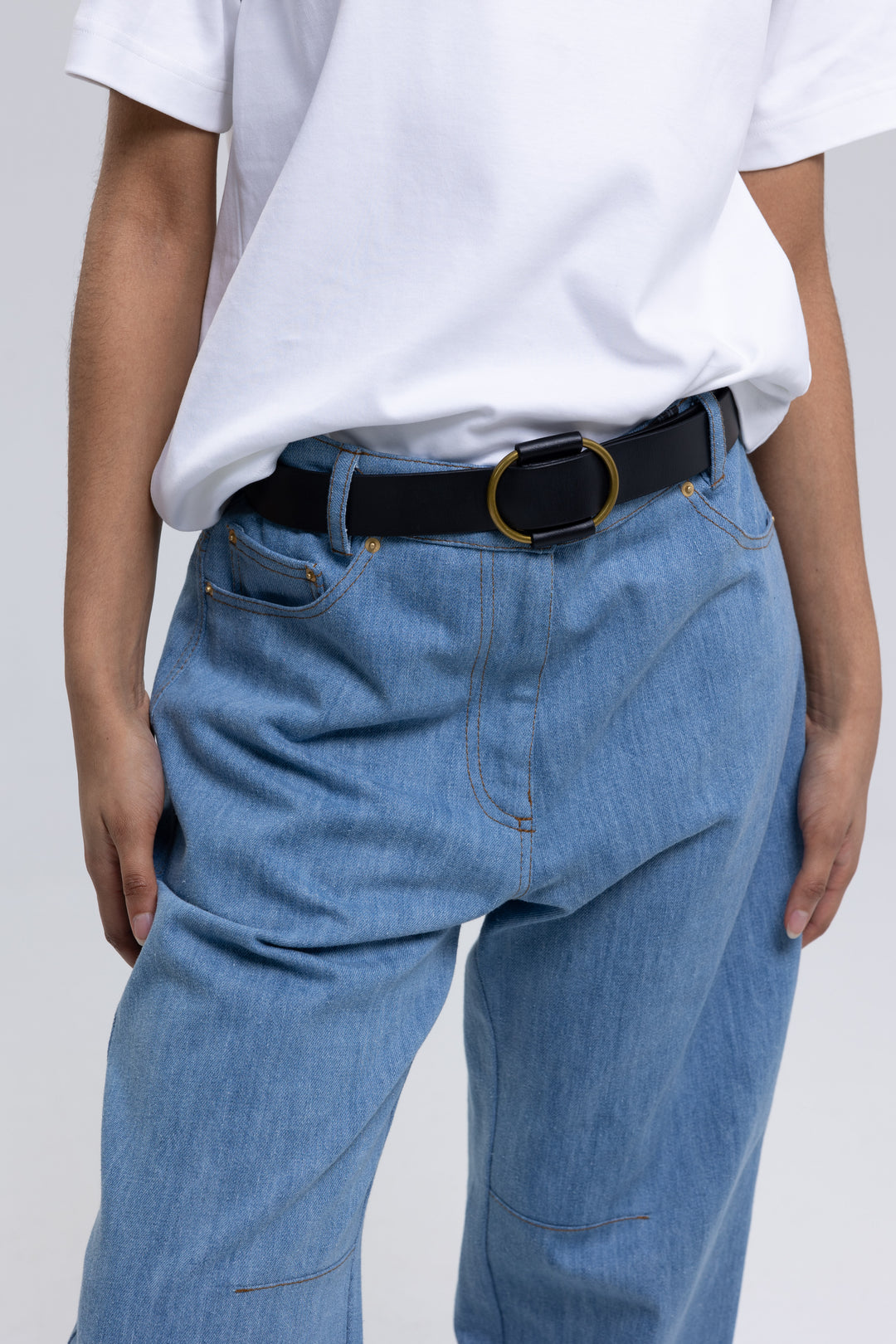 High-waisted tapered jeans with belt loops - Baleni