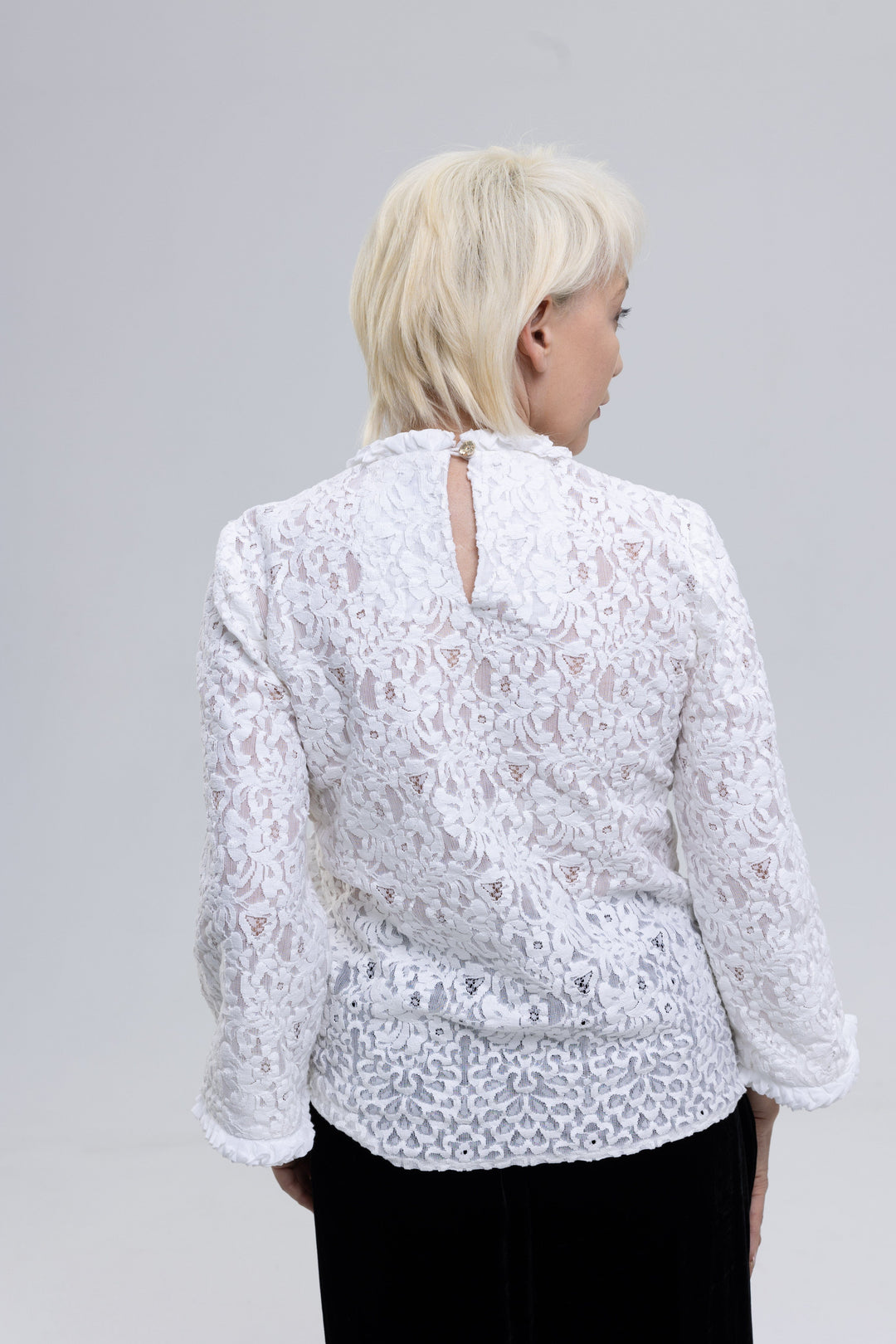 Lace blouse for women with ruffled round neckline - Baleni
