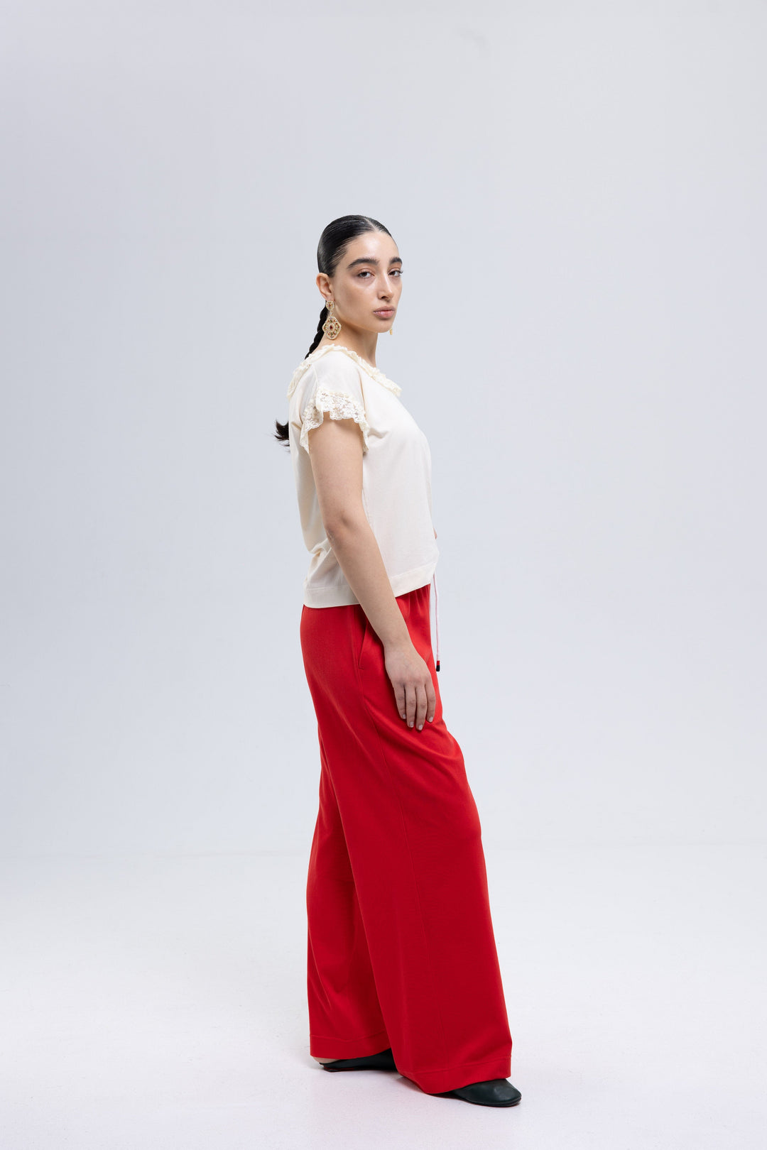 Crimson red sweatpants with side pockets