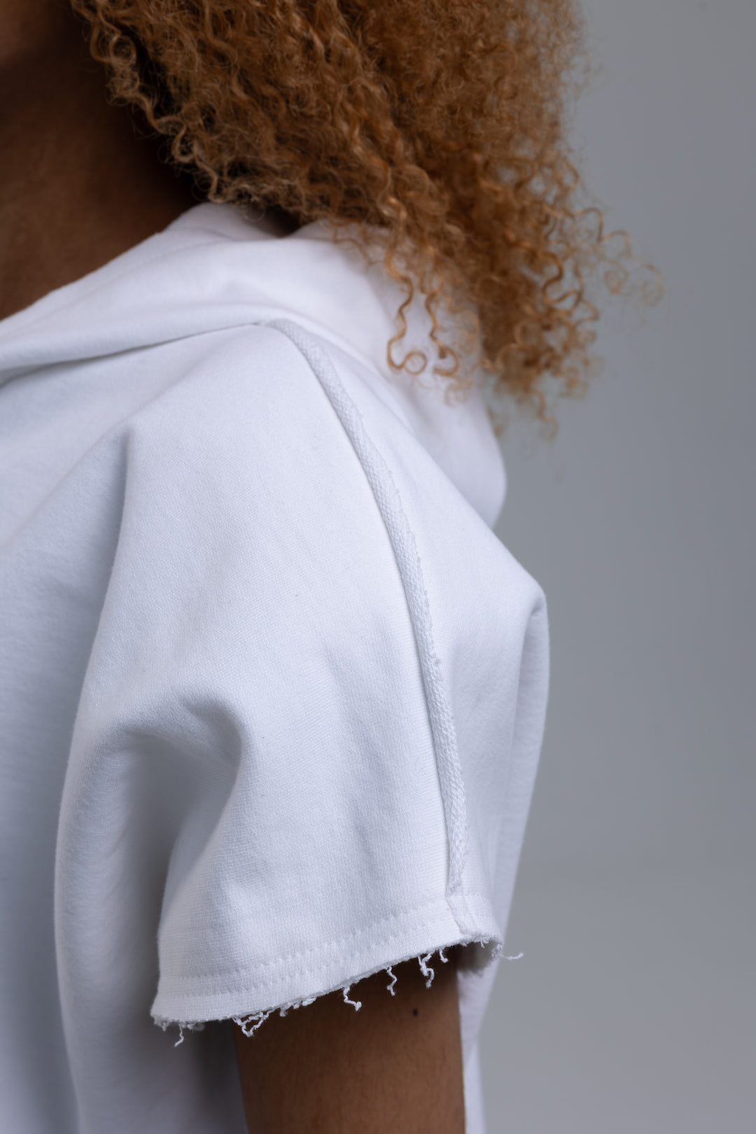 Two-piece tracksuit with pleated gold side trims - Baleni