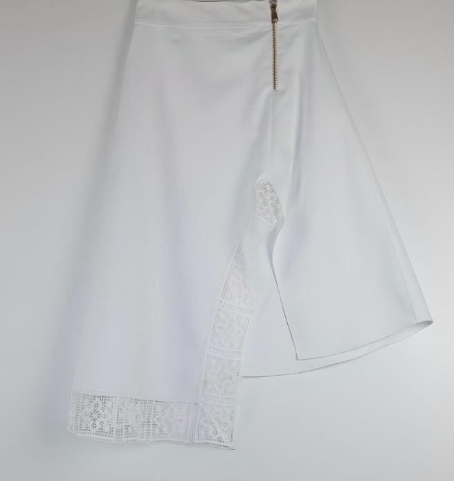 Soft cotton canvas skirt with luxury lace