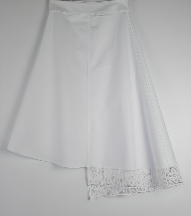 Soft cotton canvas skirt with luxury lace