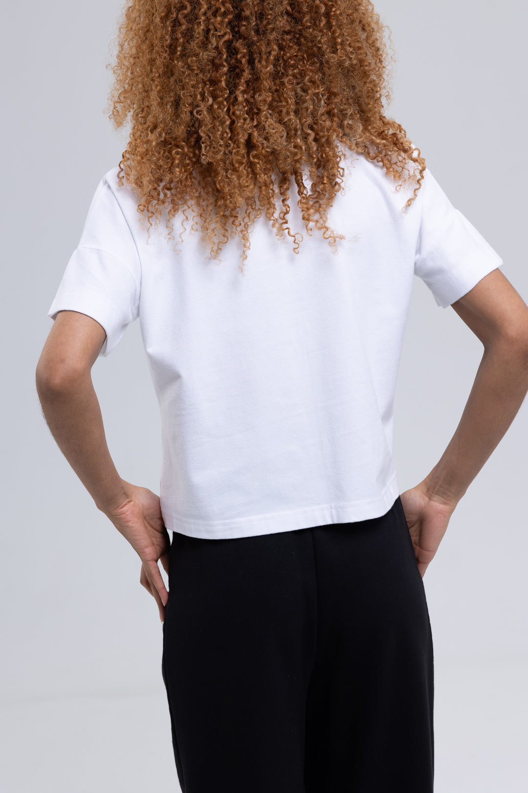 White cropped t-shirt with crew neck