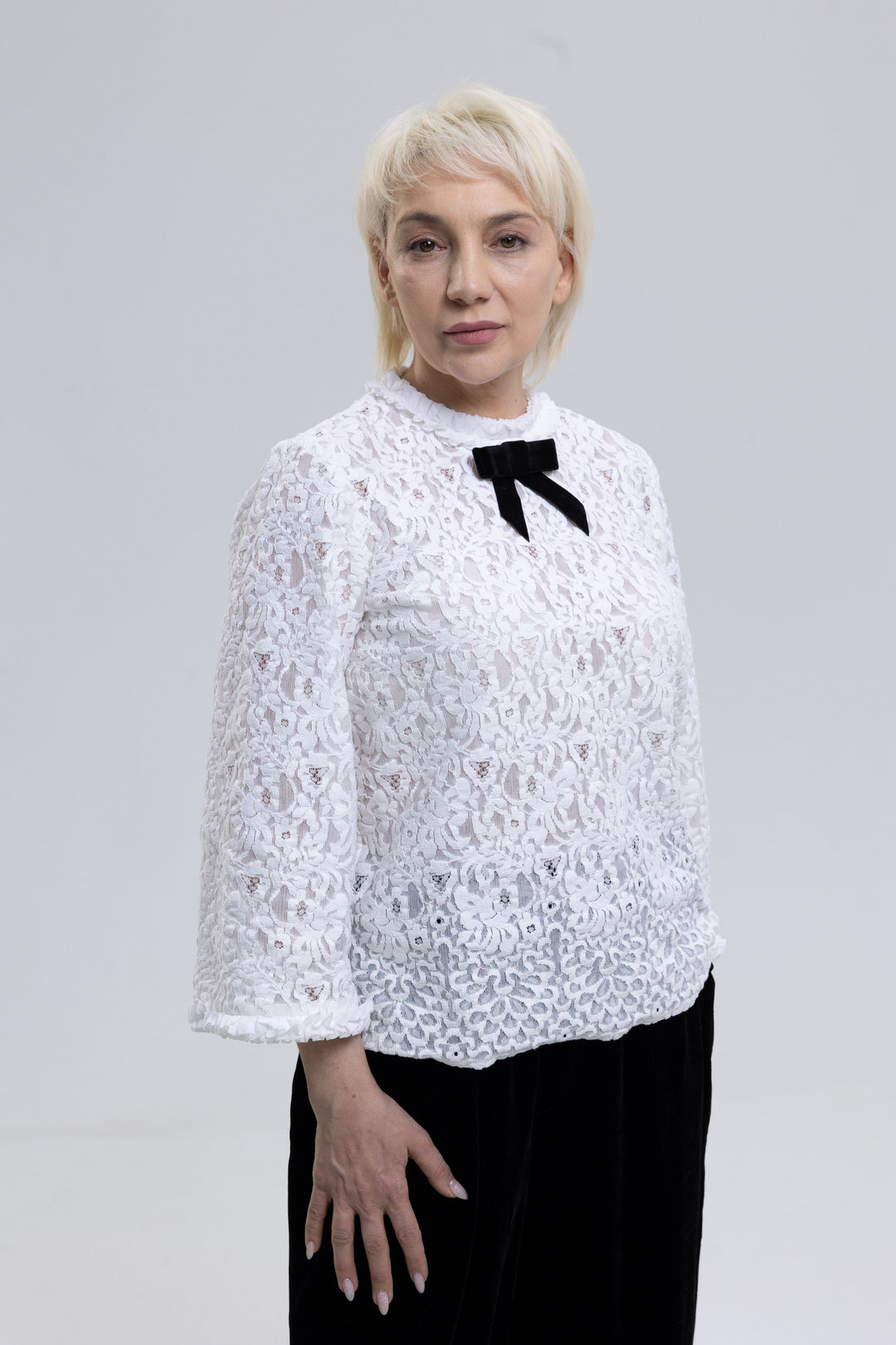 White lace blouse with handmade silk velvet bow - Baleni